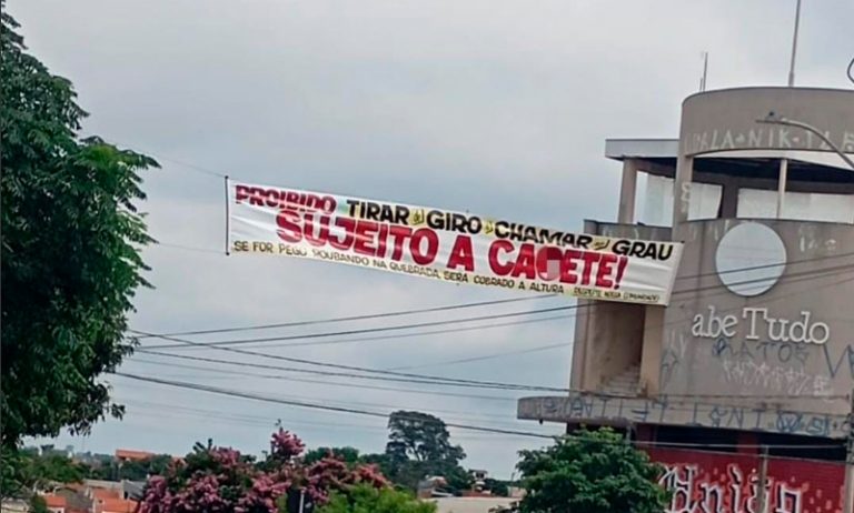 Faixa em bairro de Sorocaba alerta “sujeito a cacete” sobre cortar giro e grau no bairro