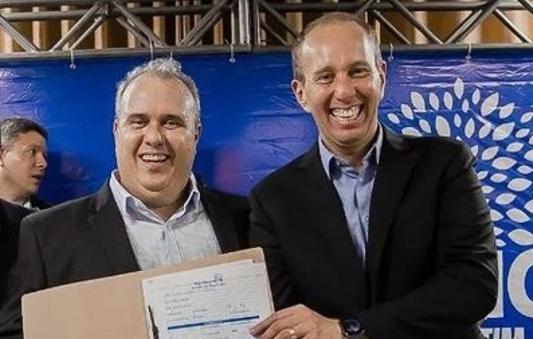 Prefeito de Votorantim, Weber Manga, enfrenta pedido de cassação após denúncia de compra de apoio político