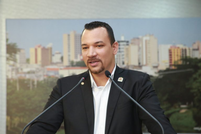 Requerimento cobra esclarecimentos sobre empréstimos e andamento da modernização da iluminação pública