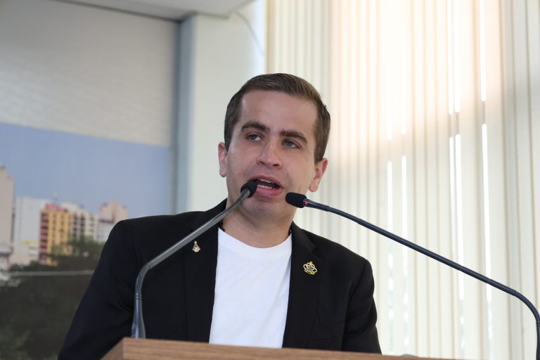 Requerimento de Ítalo Moreira apura falhas na manutenção escolar e riscos à saúde no início do ano letivo