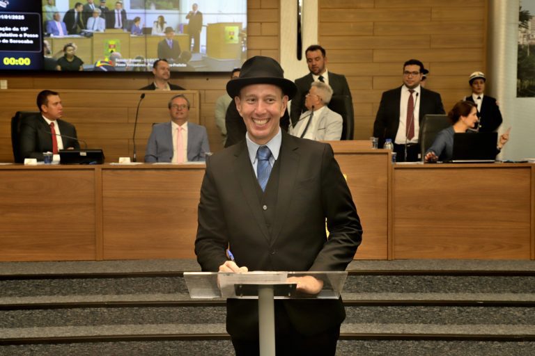 Esquerda e direita se unem em pedidos de cassação de Rodrigo Manga