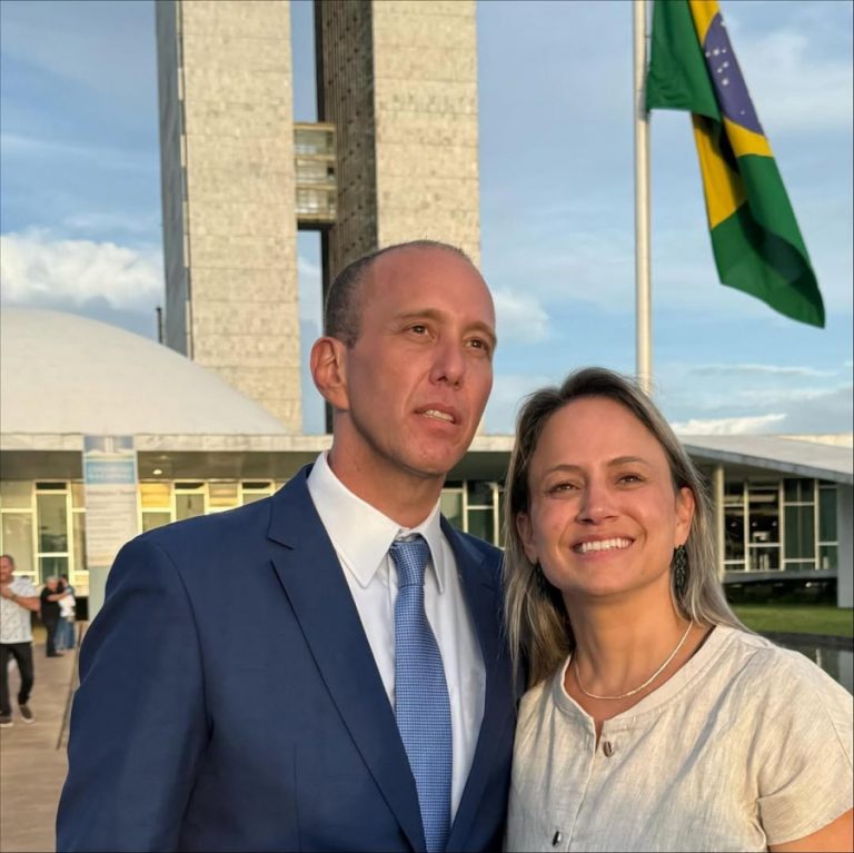 Pré-candidatura de Sirlange Manga ocorre em meio a crise de corrupção no governo Manga
